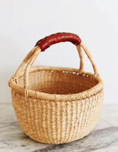 Load image into Gallery viewer, Small Round Bolga Baskets-Natural
